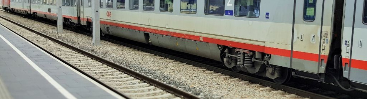 Exterior view of a train used for IC services in Austria