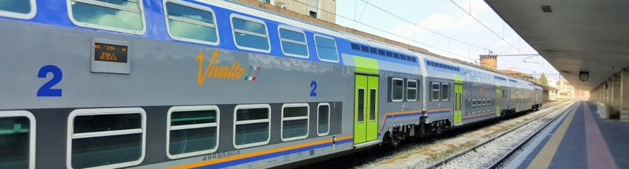 Double deck trains are used for some Regionale trains on certain routes including Firenze - Pisa