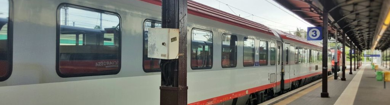 An EC train from Munchen has arrived in Verona