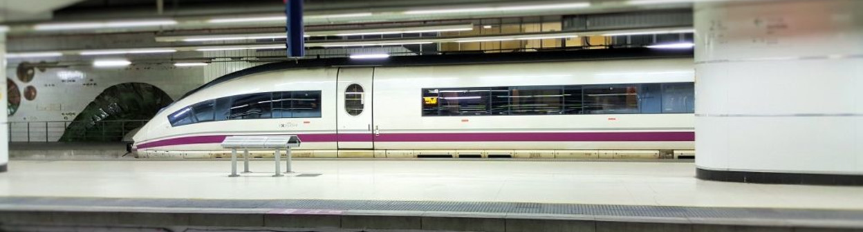 An (AVE 103) train has arrived in Barcelona