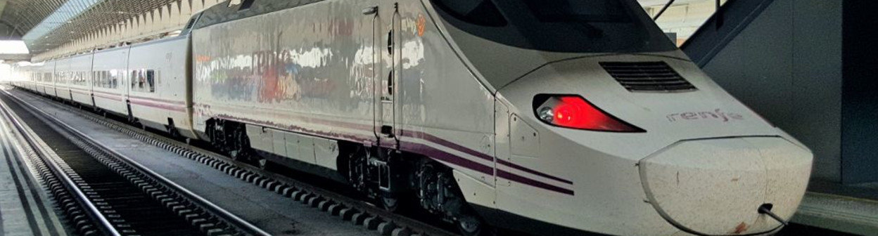 An Alvia 103 train has arrived in Seville on a Madrid - Cadiz service