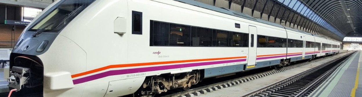 A Media-Distancia (MD) train has arrived in Sevilla