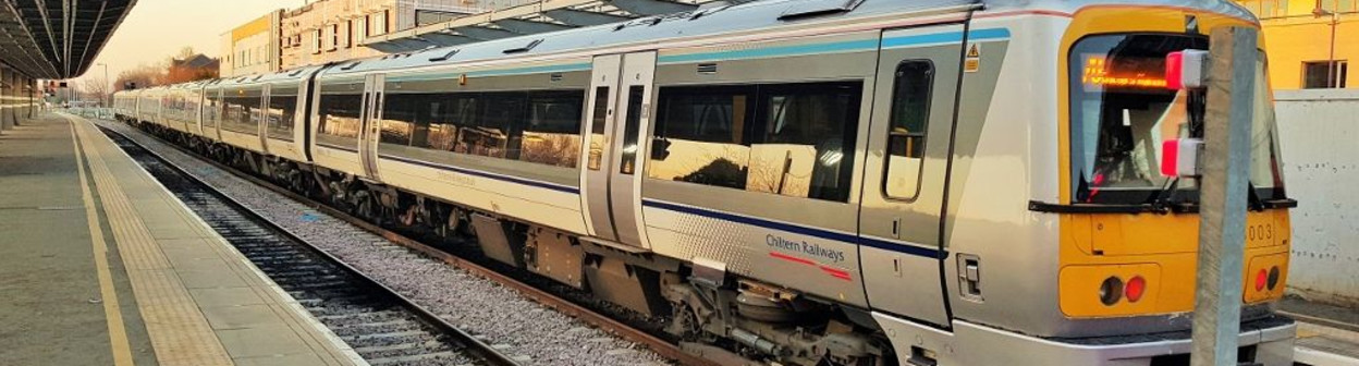 A Chiltern Railways Clubman train has arrived in Oxford