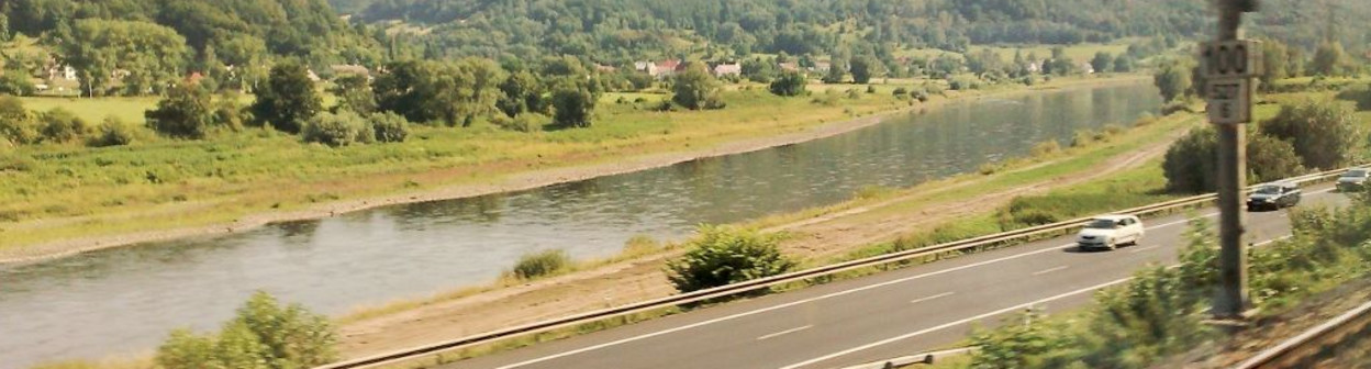 Travel by the River Elbe on the route towards Dresden 