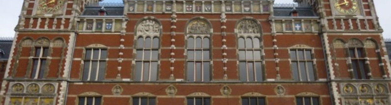 The front of Amsterdam Centraal  between the two tram stations