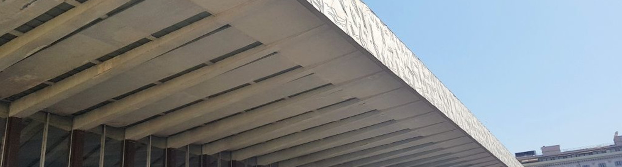 The frontage of Roma Termini station, the location of the taxi rank and bus station