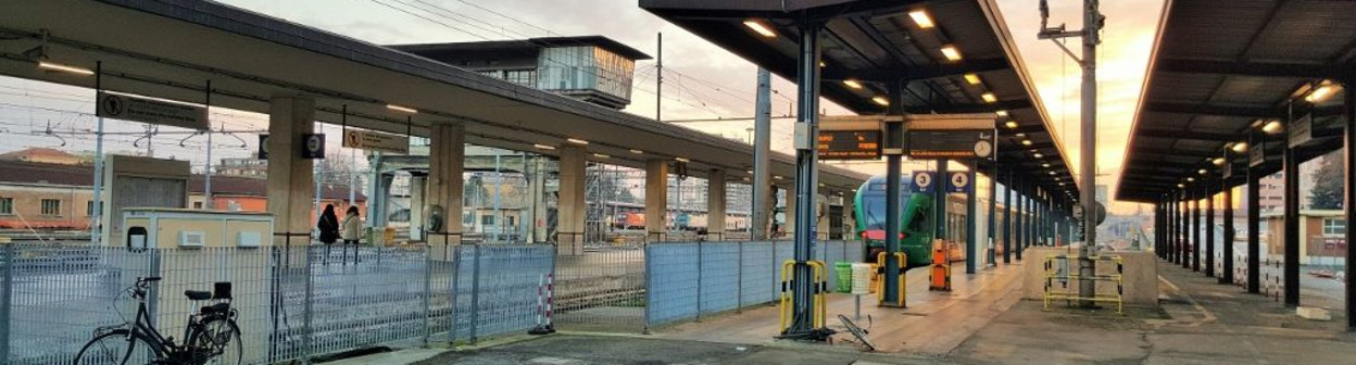 The Est departure concourse at Bologna Centrale towards the end of binario 3