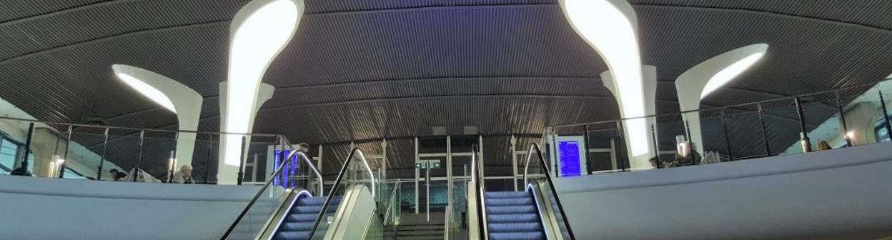 The escalators up to the waiting area on the main concourse at Warszawa Centralna