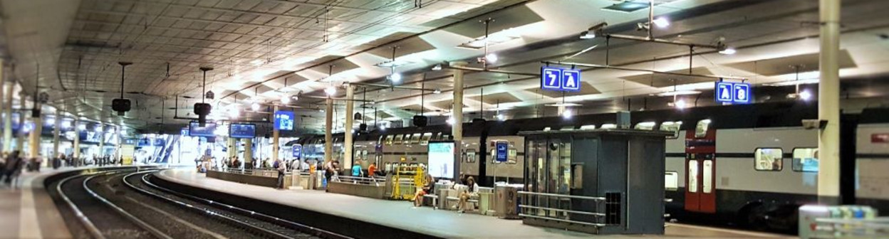 The platforms under the concrete roof at Bern station