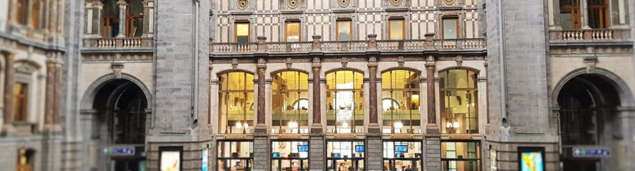 The stunning main hall at Antwerpen-Central