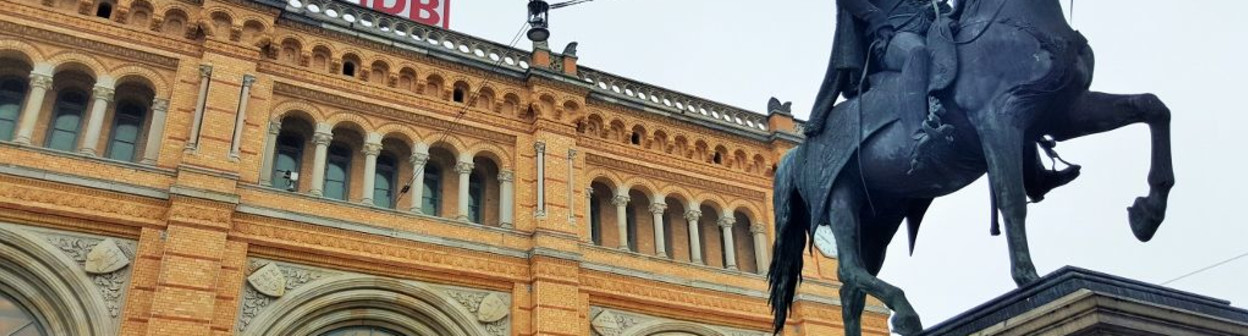 The impressive exterior at Hannover Hbf