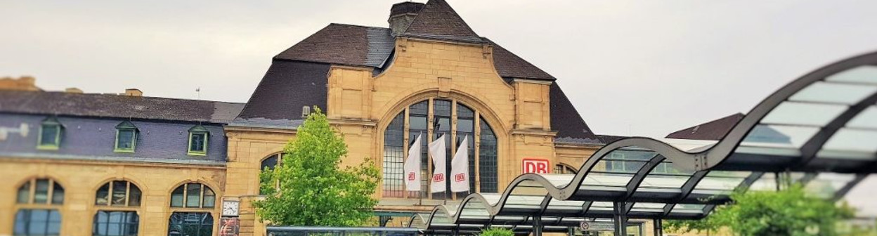 The main station building of Koblenz Hbf