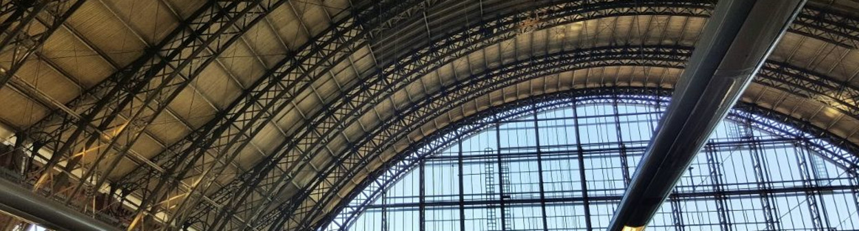 Bremen Hbf is one of Germany's most lovely central stations