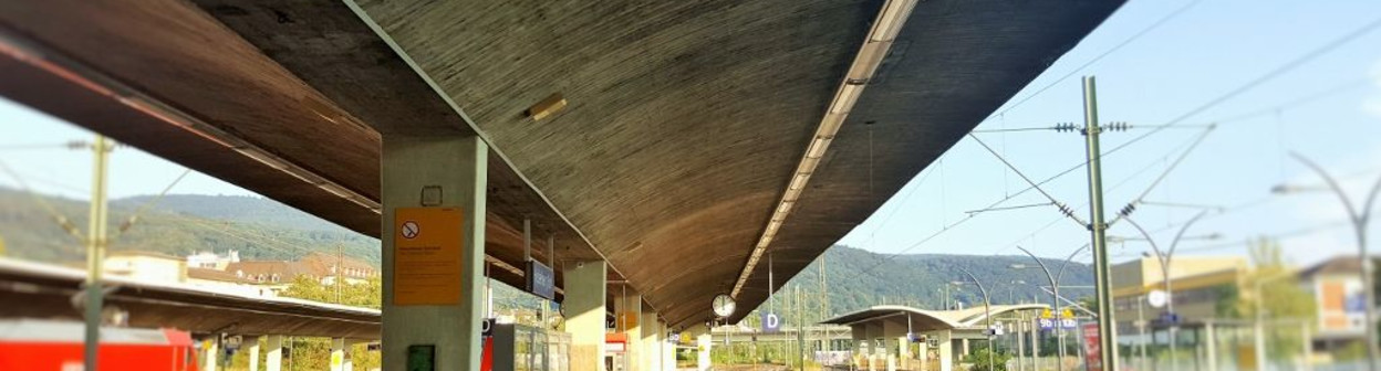 The modernist design at Heidelberg Hbf can be seen on its distinctive platforms