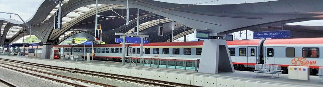 When Graz Hbf was modernised the platforms were given dramatic new canopies