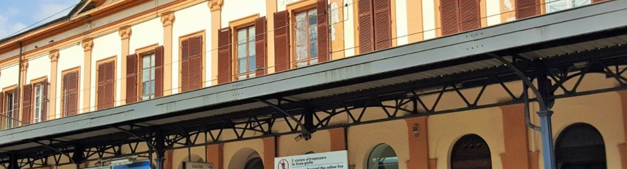 Lucca station seen from the binari/platforms