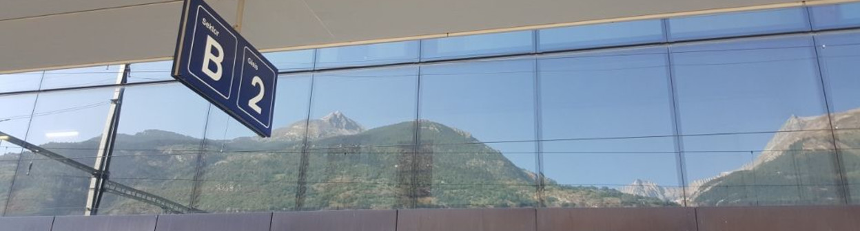 Looking towards gleis/platform 1 at Visp station