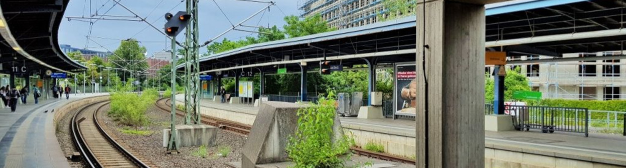 The part of Messe/Deutz station used by the ICE trains, those heading south depart from gleis 11