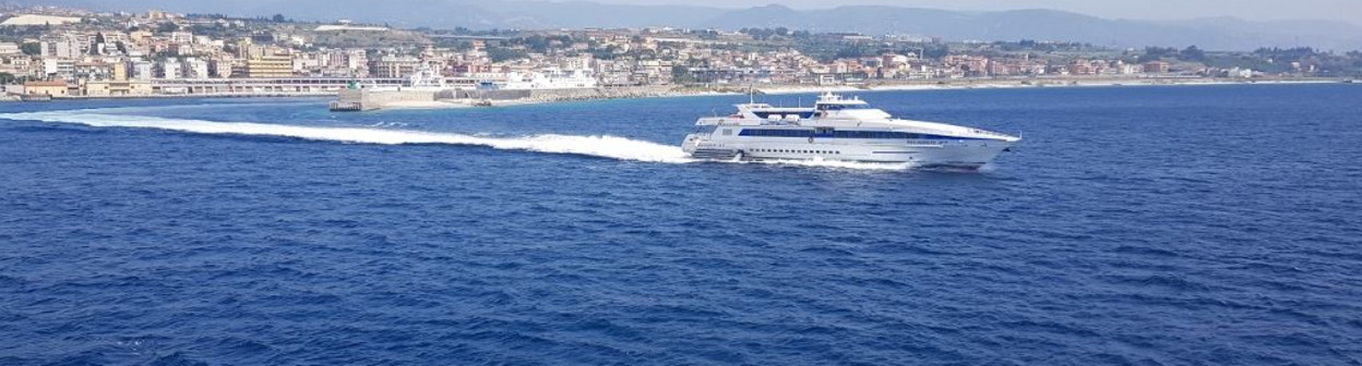 The fast ferry head to Messina from Villa San Giovanni