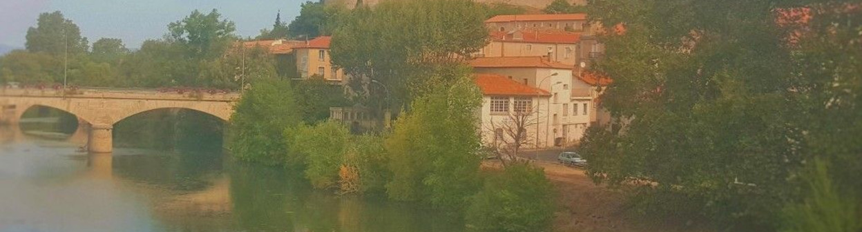 The view of Beziers from the left of the train