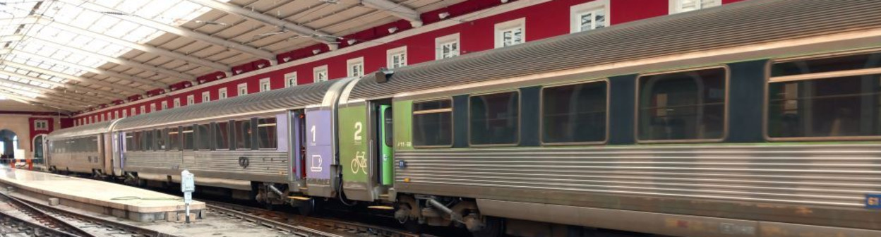 An Intercidades train at Lisboa-Santa Apolonia