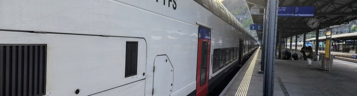 A IC 2000 train at Brig station