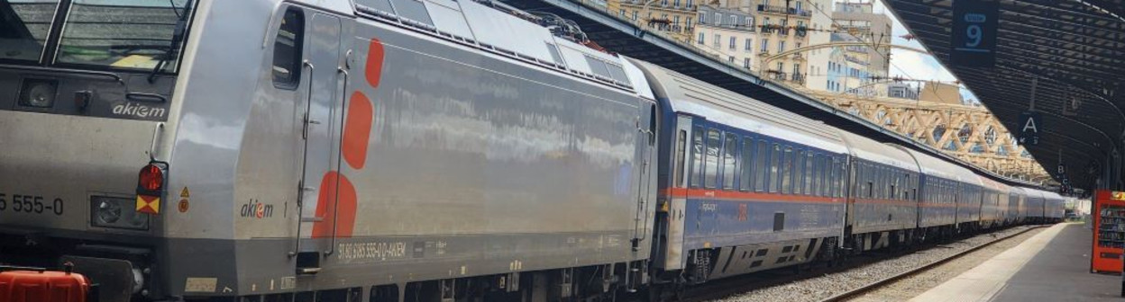 A Nightjet train from Vienna has arrived at Paris Gare de l'Est