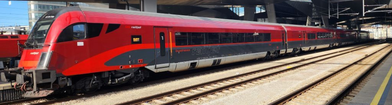 A Railjet train arrives at Wien Hbf