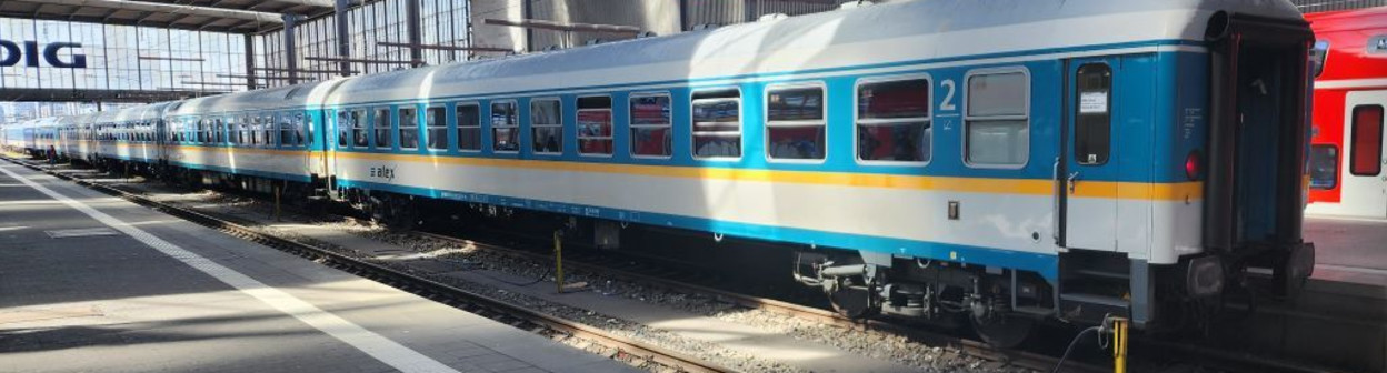 An ALX train awaits departure from Munchen
