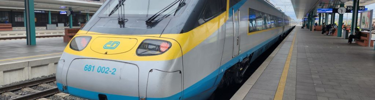 A SuperCity train departs from Pardubice