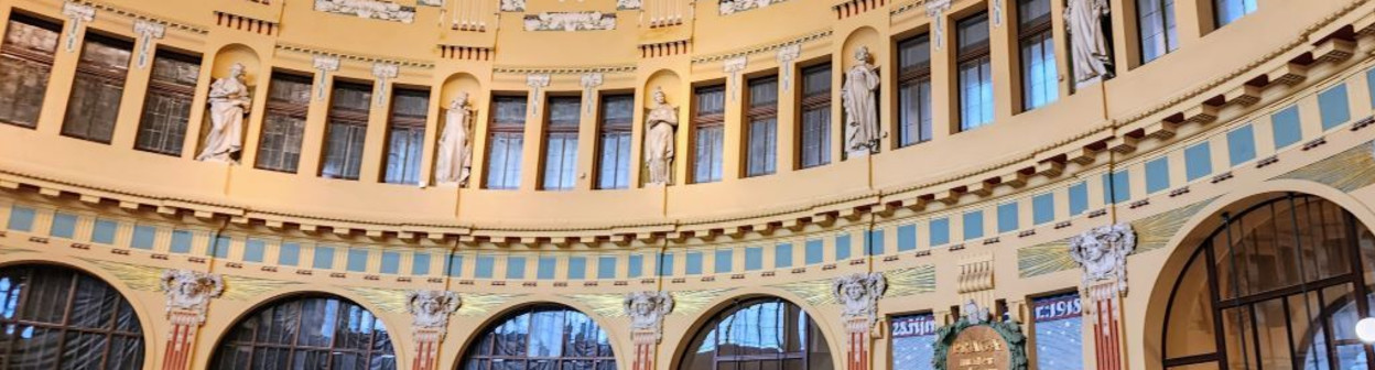 The older main entrance hall at Praha hl.n