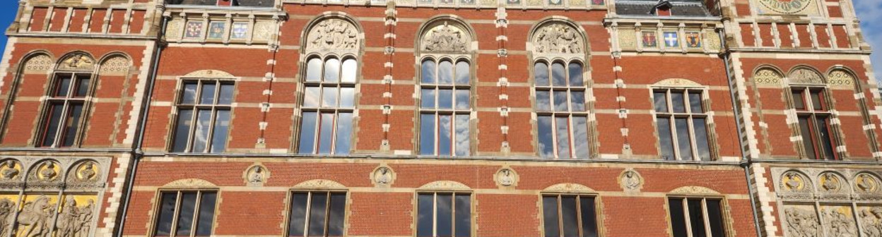 The main entrance to Amsterdam Centraal