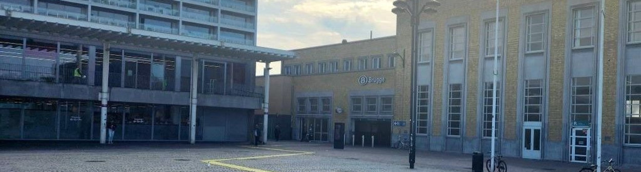 Looking towards the entrance to Brugge station