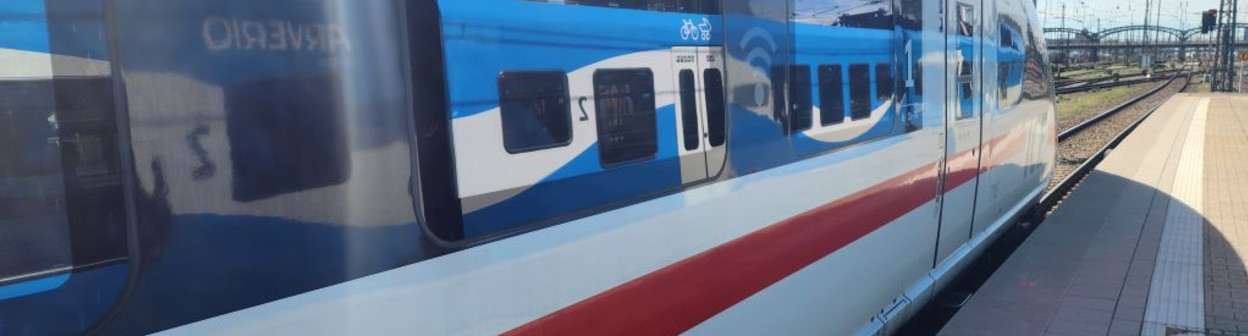 An ICE train from Frankfurt (Main) has arrived in Munich