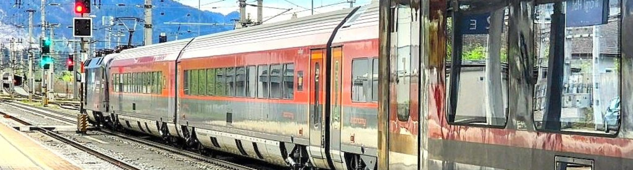 A Railjet train on the Vienna to Innsbruck route