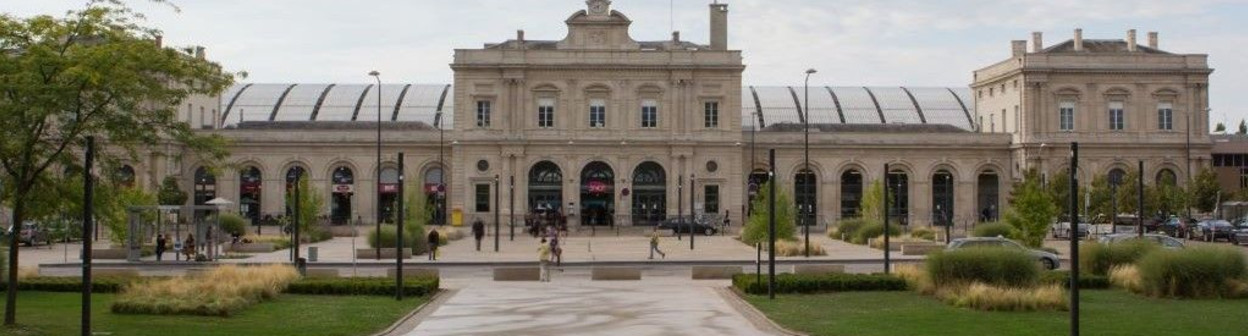 The frontage of the main station in Reims