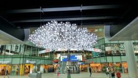 The main concourse at Den Haag Centraal Station