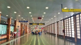 The main hall at Messina Centrale provides a cool location in which to await departure