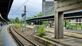 The part of Messe/Deutz station used by the ICE trains, those heading south depart from gleis 11