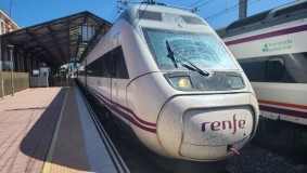 An Alvia 102 train