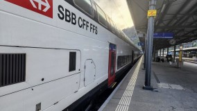 A IC 2000 train at Brig station