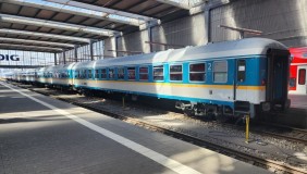 An ALX train awaits departure from Munchen