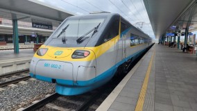 A SuperCity train departs from Pardubice