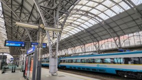 A Super City train has arrived at Praha hl,n