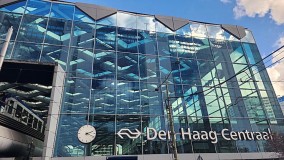 The main street entrance at Den Haag Centraal