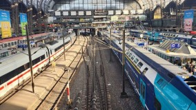 Trains have arrived in Hamburg Hbf