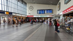 Inside the main hall of Wurzburg Hbf