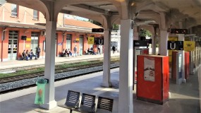 On voie 1 in Antibes station