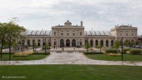The frontage of the main station in Reims