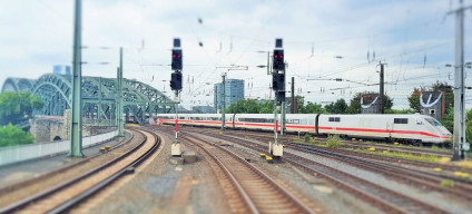 An ICE 1 train arrives in Koln/Cologne